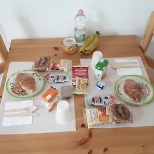 Noemi , Piza Włochy